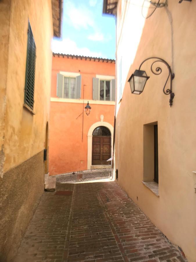 Camere Della Vecchia Posta Trevi Eksteriør bilde