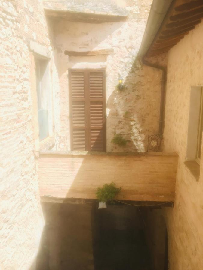 Camere Della Vecchia Posta Trevi Eksteriør bilde